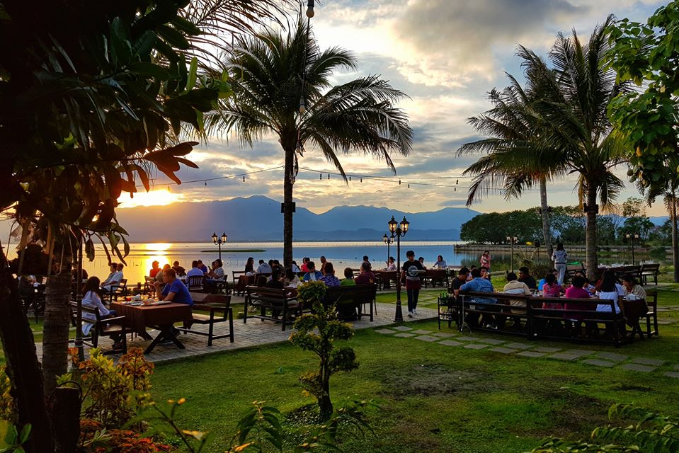 Chidlom Phayao sunset