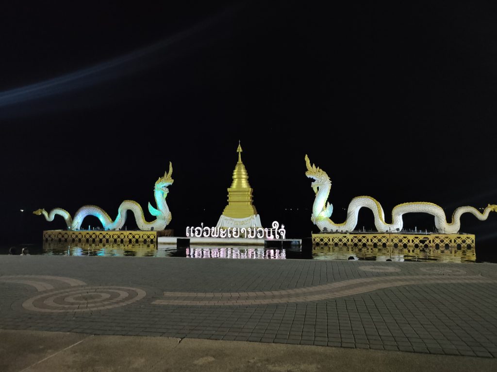 Phayao Lake double dragons